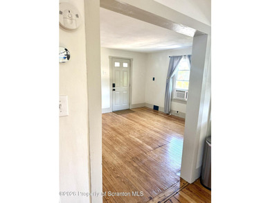 Welcome to 409 Charlotte Avenue! This cozy home located in South - photo 8