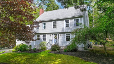 Welcome to this well-maintained Colonial-style home offering 3 - photo 1
