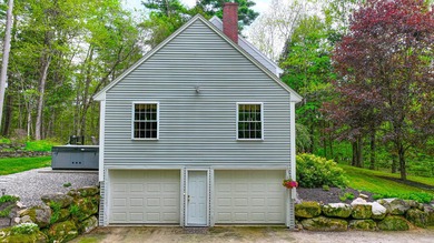 Welcome to this well-maintained Colonial-style home offering 3 - photo 6