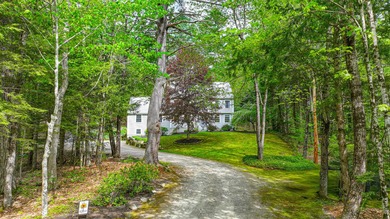 Welcome to this well-maintained Colonial-style home offering 3 - photo 8