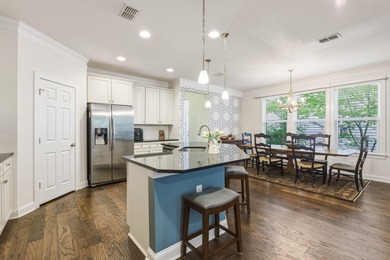 Nestled right in the heart of a high-energy, lively neighborhood - photo 14
