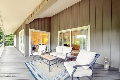 Welcome to 7 Inverness Place, a fully remodeled golf-front home - photo 15