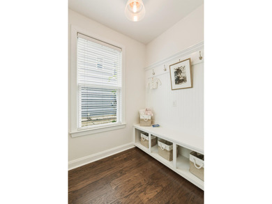 Nestled right in the heart of a high-energy, lively neighborhood - photo 17