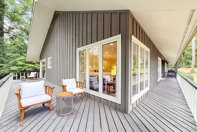 Welcome to 7 Inverness Place, a fully remodeled golf-front home - photo 17