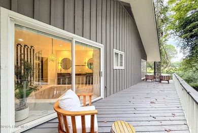 Welcome to 7 Inverness Place, a fully remodeled golf-front home - photo 19