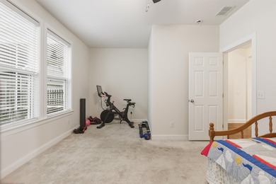 Nestled right in the heart of a high-energy, lively neighborhood - photo 20