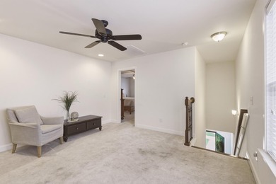 Nestled right in the heart of a high-energy, lively neighborhood - photo 21