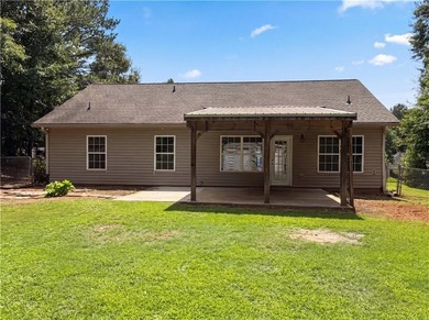 Situated on just over one acre, this well-maintained 3-bedroom - photo 23