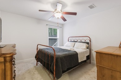 Nestled right in the heart of a high-energy, lively neighborhood - photo 34