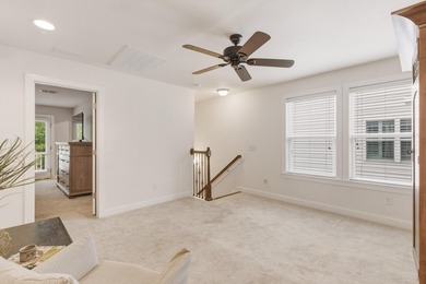 Nestled right in the heart of a high-energy, lively neighborhood - photo 35