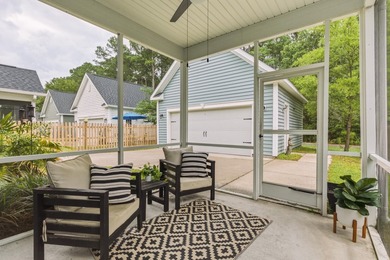 Nestled right in the heart of a high-energy, lively neighborhood - photo 37