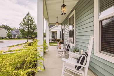 Nestled right in the heart of a high-energy, lively neighborhood - photo 43