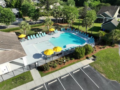 Nestled right in the heart of a high-energy, lively neighborhood - photo 44