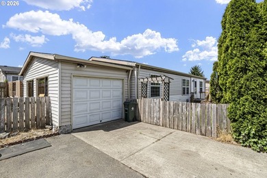 3 bed, 2 bath Fleetwood home with a nice open layout. The - photo 1