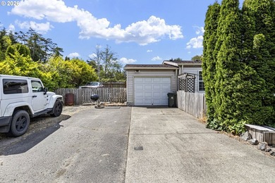 3 bed, 2 bath Fleetwood home with a nice open layout. The - photo 3