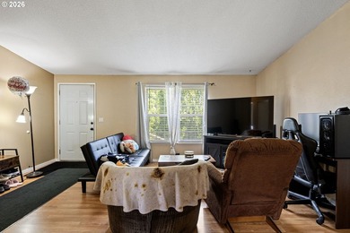 3 bed, 2 bath Fleetwood home with a nice open layout. The - photo 8