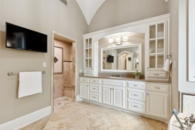 Beautifully designed with remarkable attention to detail, this - photo 9