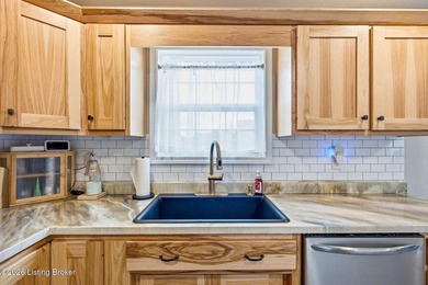 Welcome home to the perfect blend of space, comfort, and - photo 15