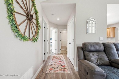 Welcome home to the perfect blend of space, comfort, and - photo 24