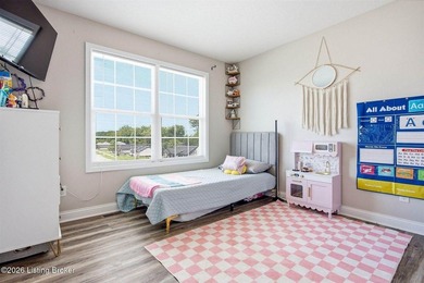Welcome home to the perfect blend of space, comfort, and - photo 27