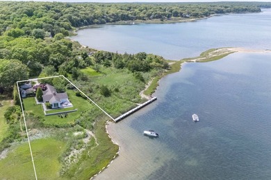 Where sweeping views over Three Mile Harbor meet the quiet charm - photo 1