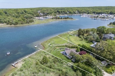 Where sweeping views over Three Mile Harbor meet the quiet charm - photo 4