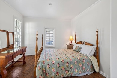 Discover this beautifully reimagined cottage in the heart of - photo 15