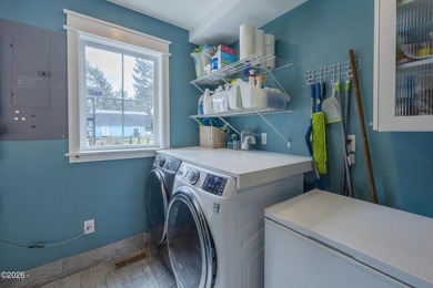 This charming cottage with lots of fun features on a .66-acre - photo 18