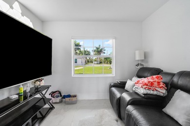 Jupiter waterfront paradise! This 3BR/3.5BA CBS home with office - photo 22