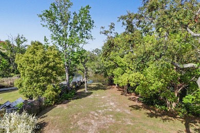 Enjoy coastal living on the beautiful Biloxi Back Bay in this - photo 23