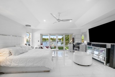 Jupiter waterfront paradise! This 3BR/3.5BA CBS home with office - photo 31