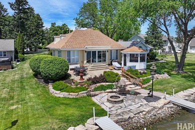 Experience the best of Fox River living in this gorgeous - photo 1