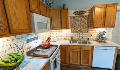 Victorian charm meets modern updates!!! Step into timeless - photo 4
