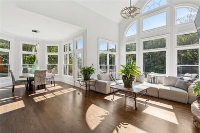 Picturesque Waterside Retreat Offering Ultimate Seclusion and - photo 11