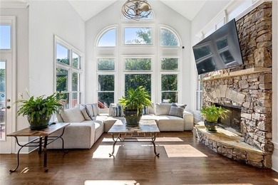 Picturesque Waterside Retreat Offering Ultimate Seclusion and - photo 13