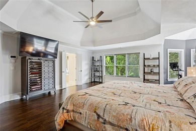 Picturesque Waterside Retreat Offering Ultimate Seclusion and - photo 24