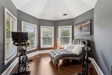 Picturesque Waterside Retreat Offering Ultimate Seclusion and - photo 25