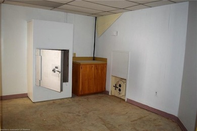 2 Story 10,966 SF Bank Building at traffic light West Main & - photo 25