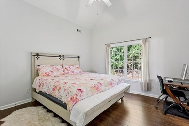 Picturesque Waterside Retreat Offering Ultimate Seclusion and - photo 32