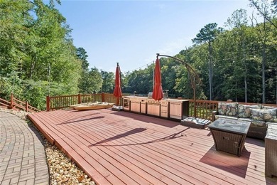 Picturesque Waterside Retreat Offering Ultimate Seclusion and - photo 38
