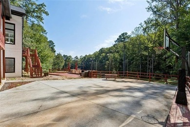 Picturesque Waterside Retreat Offering Ultimate Seclusion and - photo 39