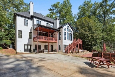 Picturesque Waterside Retreat Offering Ultimate Seclusion and - photo 40