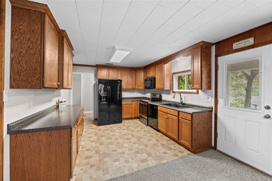 Welcome to 998 County Road 3230 in Quitman, a charming three - photo 10