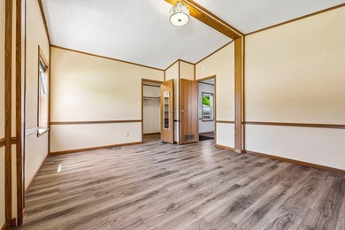 Beautifully updated home ready for you to move right in! As you - photo 12