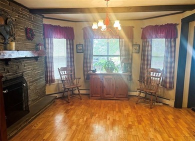 Charming well maintained 3-Bed, 2-Bath Home with Distant Water - photo 13