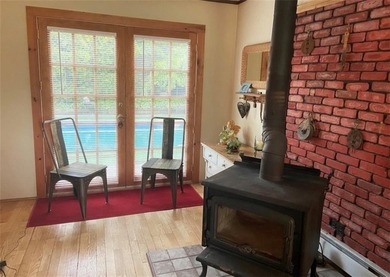 Charming well maintained 3-Bed, 2-Bath Home with Distant Water - photo 15
