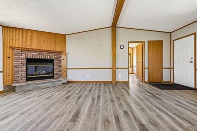 Beautifully updated home ready for you to move right in! As you - photo 16