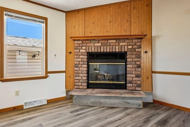 Beautifully updated home ready for you to move right in! As you - photo 17