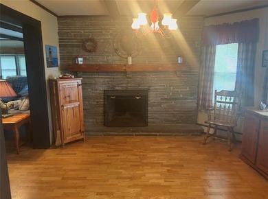 Charming well maintained 3-Bed, 2-Bath Home with Distant Water - photo 19