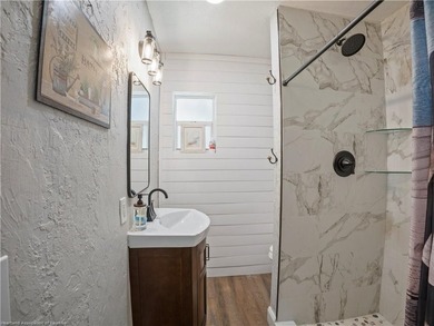 Luxury Lake June Lakefront Home, Newly Remodeled, 4 Bedrooms, 3 - photo 22
